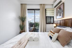 Chellewood Terrace 2BR Suite, Balcony & Pool View