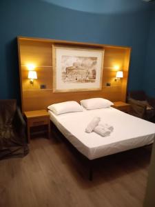 Eat, relax, love rooms