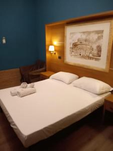 Eat, relax, love rooms