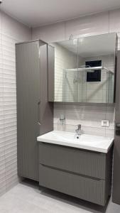 4 Floors -Rooms Air-Conditioned - Brand New Villa