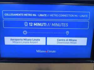 Linate Home Suite Aparthotel with onsite secure parking and 10 minutes by walk from-to airport - Con parcheggio sorvegliato in loco e a 10 minuti a piedi da e per aeroporto di Linate metro blu M4