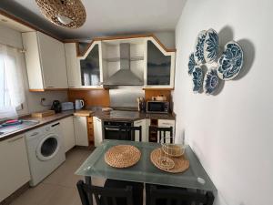 CORNELIAS HOME 1B between LAS VISTAS & LOS CRISTIANOS BEACH