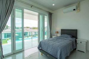 Pet Friendly Spacious 7 Bedroom Pool Villa