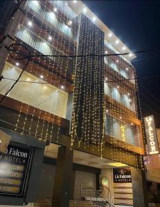 La Falcon Hotel
