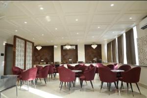 La Falcon Hotel