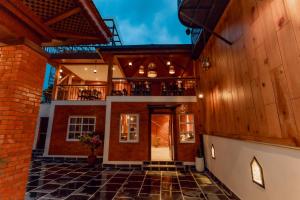 Hotel Balcony House