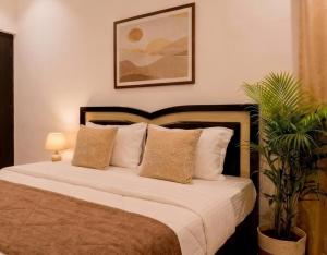 Sleek City Retreat with Kitchen l Near Airport