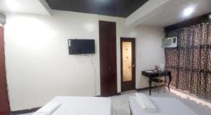 OYO 924 Cosmo Hotel Espana Near Ust