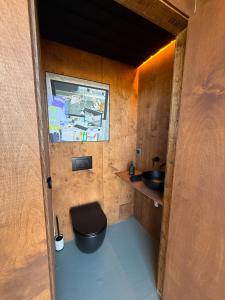 Unique Stay in Telliskivi Creative City with Private Sauna & Golf Simulator