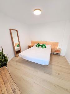New Apartment Near City Center & Mountain