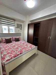 Mary Staycation at Shore Residences in Pasay Manila near Mall of Asia and Manila Airport