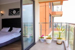 APPLETREE SCENIC NAIROBI NATIONAL PARK OASIs MINUTES TO JKIA AIRPORT