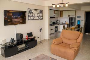 APPLETREE SCENIC NAIROBI NATIONAL PARK OASIs MINUTES TO JKIA AIRPORT