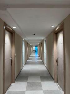 10 minutes away from ExpoMart-The Hideaway Stays