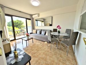Las Palmeras Marbella with Sea Views