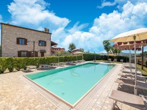 Apartment in a farmhouse with 2 swimming pools