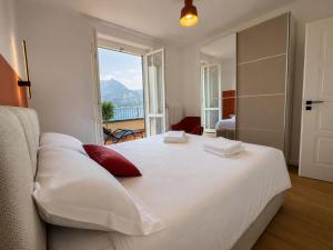 Panoramic terrace on the Lake Como - Free Park