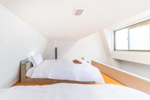 New Open,6-minute walk from Shibuya Station and 3-minute walk from Shinsen Station, Direct access to major stations on the Yamanote Line, EV available, 4 people ,Loft house