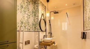 Modern 1 Bedroom Apt in Historic Center • Ground F