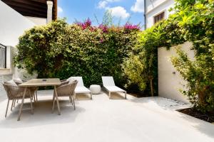 DelleTerme Suite 1 - 1BR with Garden, Central Olbia - Sardinia