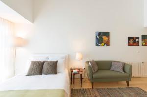 Bright Downtown Apartment