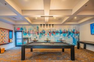 Close To Westgate Stadium with Pool Parking Gym WD