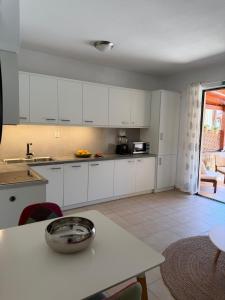 Villa Tone- velutstyrt villa med privat basseng og BBQ