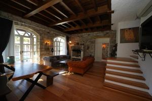 Private Villa with Pool 150 m from the Sea - 4 Bathrooms - 8 People