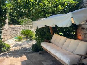 Private Villa with Pool 150 m from the Sea - 4 Bathrooms - 8 People
