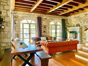 Private Villa with Pool 150 m from the Sea - 4 Bathrooms - 8 People