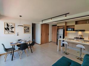Resort-style apartment with 4 pools and air conditioning