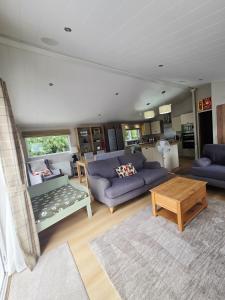 Beautiful Lodge Sleeps 4 with Indoor Pool