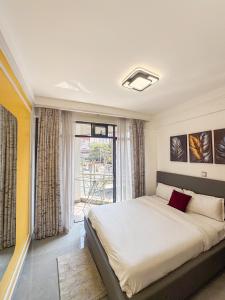 Spacious studio with a balcony and gym