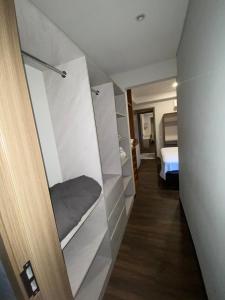 LuxeSuites-2 bedrooms, a short walk from Lostajibos, Equipetrol