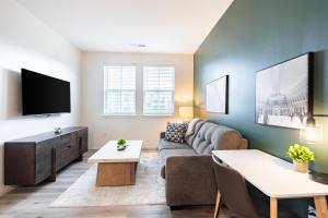 Landing Amazing 1BD in Steelpointe Harbor