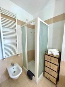 Two-room apartment with garden, just a few steps away from the Metro