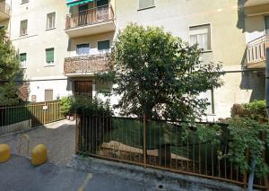 Two-room apartment with garden, just a few steps away from the Metro