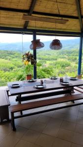 Infinity pool, mountain views and horses