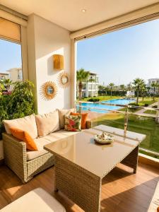 Appartement 2 chambres à CASABAY Sidi Rahal - 4 piscines, vue piscine et accès direct à la plage