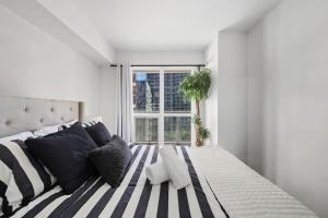 CN Tower Views Bright Modern 2BR