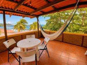 Bananoz Surfhouse