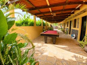 Bananoz Surfhouse