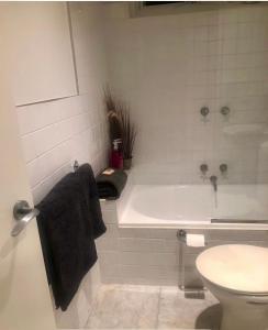 STYLISH COURTYARD UNIT, in the HEART OF STH YARRA