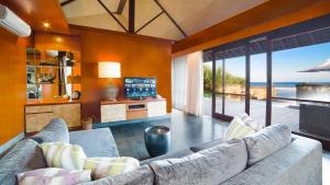Bayu Gita Beachfront Villa