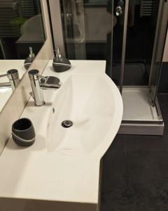 MR Suites - Riva Downtown