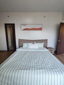 3BR Spacious Modern Condo Close Manila Bay & Okada, Near NAIA & MOA