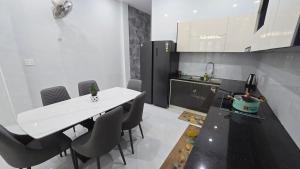 Modern 4 Bedroom Home Near My Khe Beach - 1 Min Walk