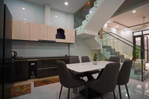 Modern 4 Bedroom Home Near My Khe Beach - 1 Min Walk