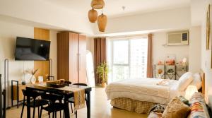 Venice Luxe Stay, Studio Type, Queen size bed, Fast Wifi near BGC