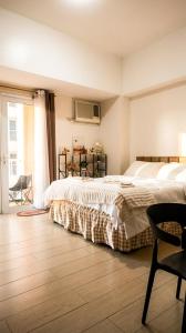 Venice Luxe Stay, Studio Type, Queen size bed, Fast Wifi near BGC